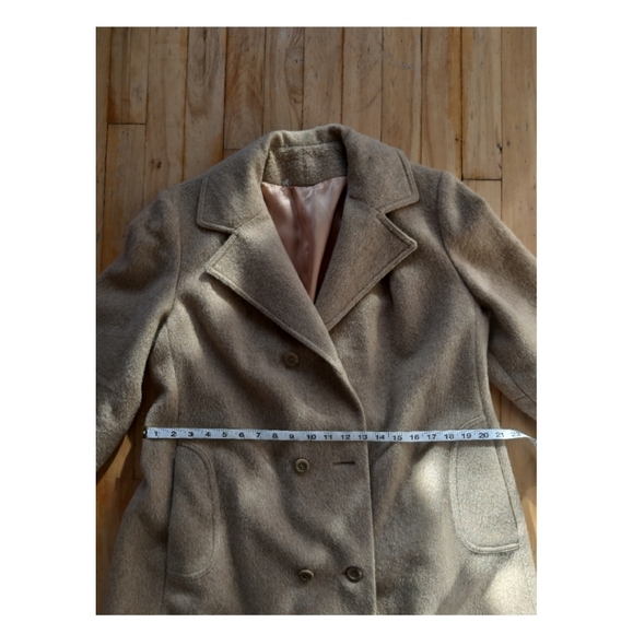 Perfect timeless camel sand trench coat - Picture 4 of 9